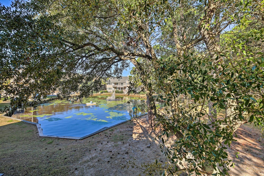 Coastal Home w/ Community Pool < 2 Miles to Beach!