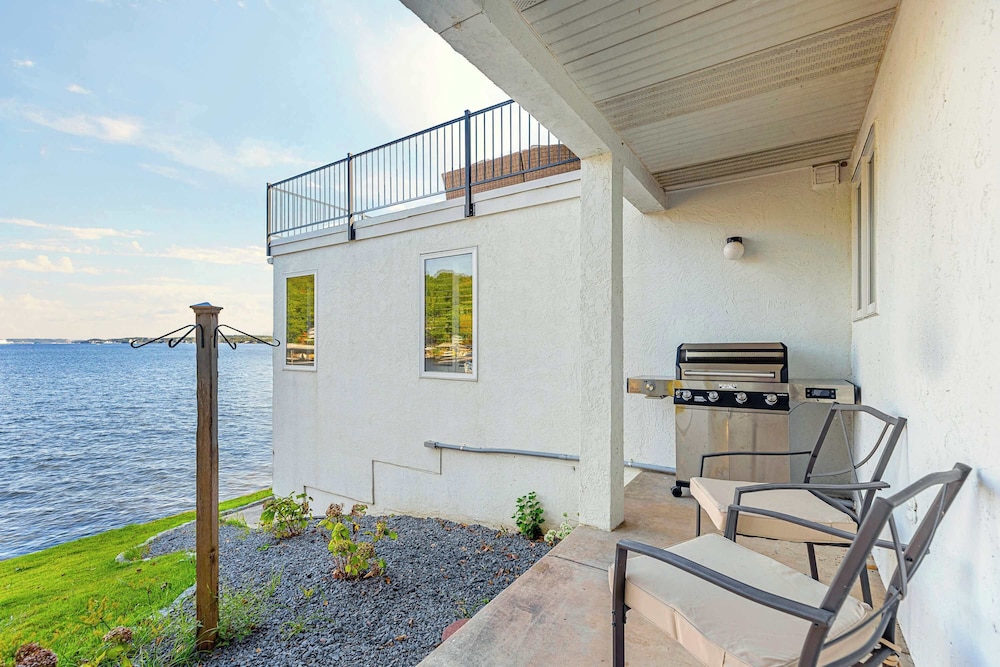 Panoramic Paradise - Lakefront Home for 15
