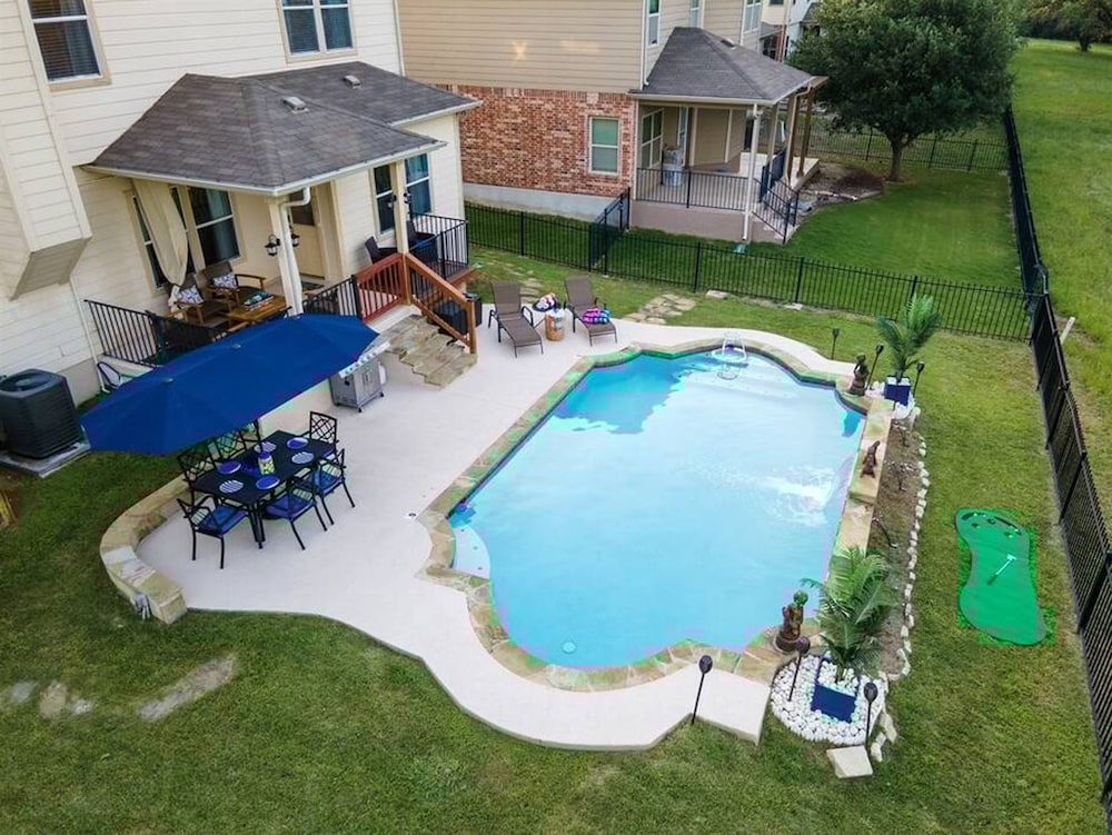 Serene Views Ideal For Long Stays Heated Pool