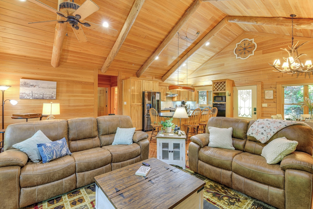 Near Boone-custom Built Cabin: 3 BR 3 BA W/hot Tub