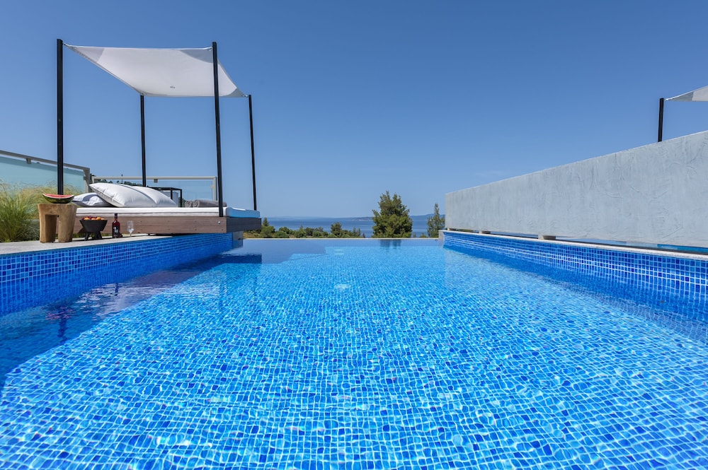 Villa D'Oro - Luxury Villas & Suites