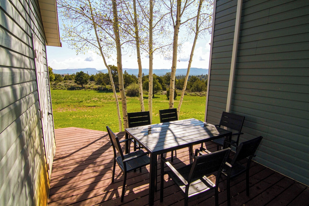 Fish Hatchery Ranch w/ Furnished Patio