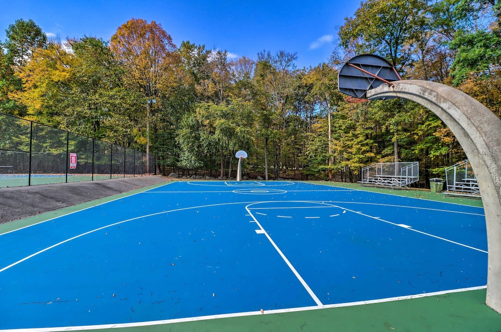 Grill & Games: Family Home in East Stroudsburg!