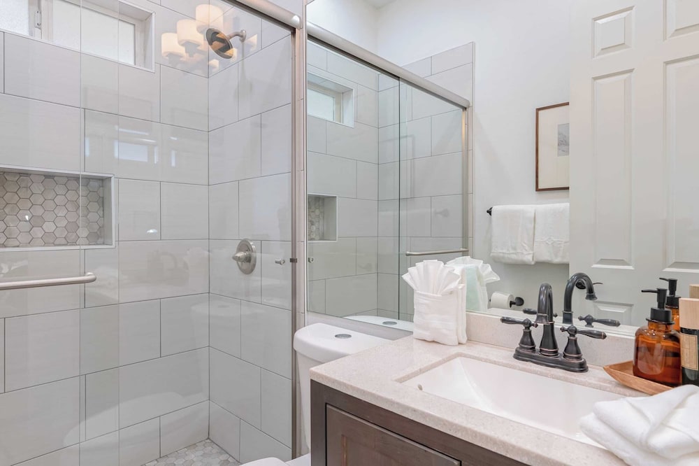 41 Palms Estate by Avantstay Indoor Pickleball, Pool, Hot Tub, Outdoor Kitchen