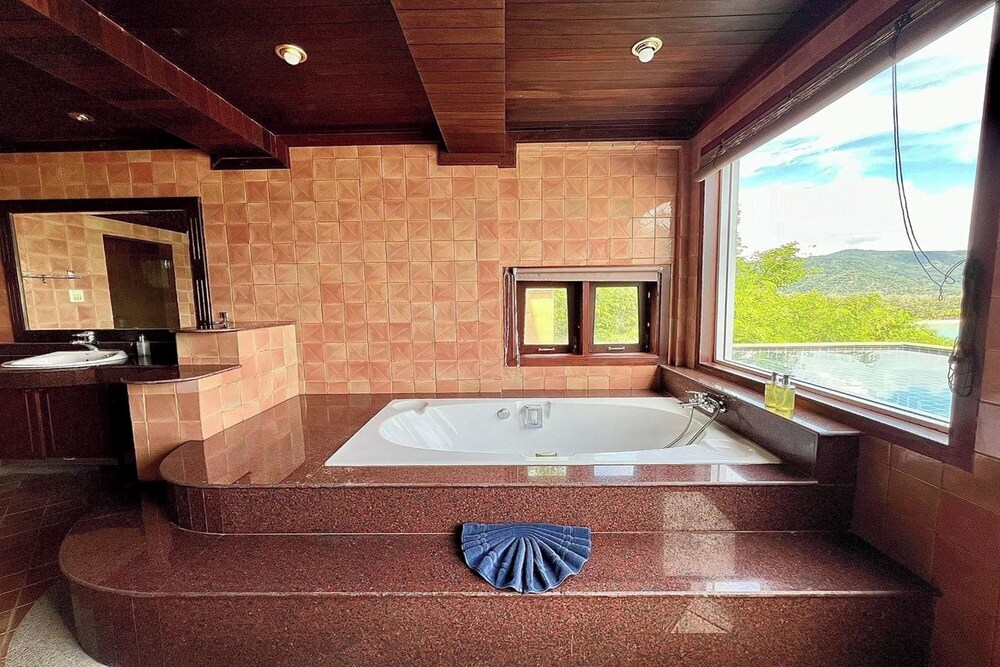 Panorama Ocean Villas, Kamala
