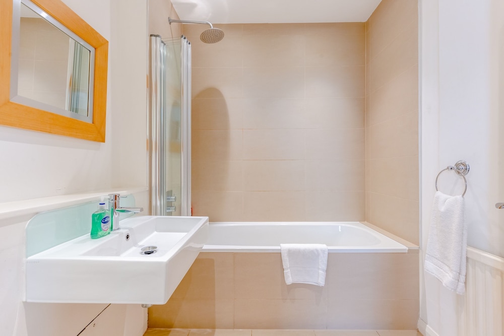 Spacious and Central 3 Bedroom House in Paddington