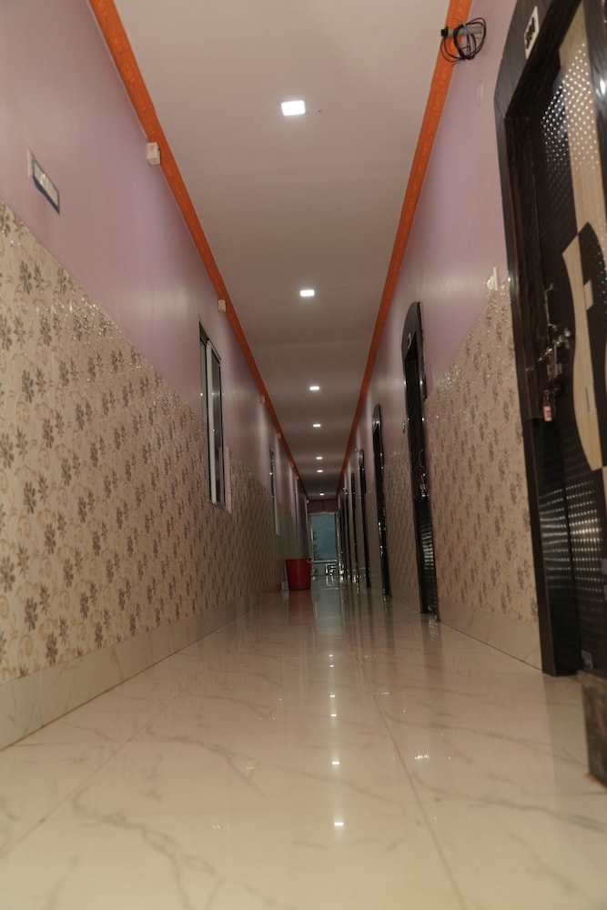 Hotel Mid Town Daringbadi
