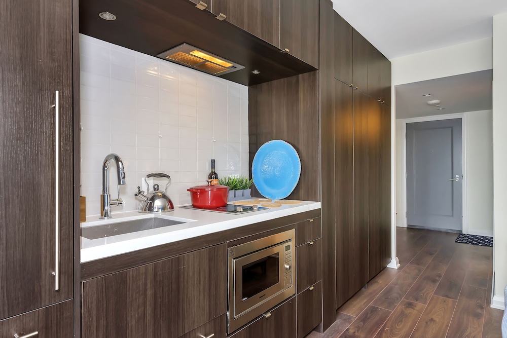 QuickStay - Elegance in Yorkville (Yonge & Bloor) - Image 4