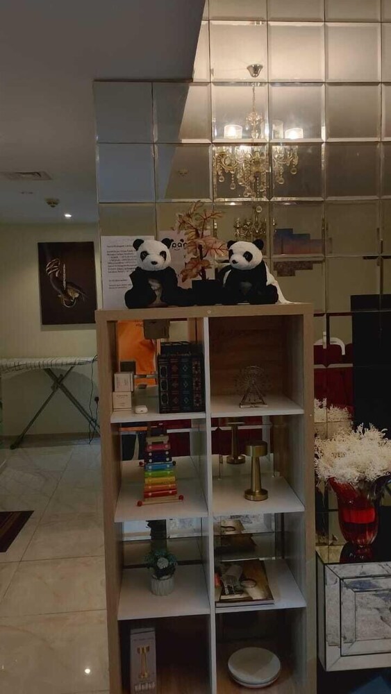 Urban Panda Mirror Maze Hostel JBR