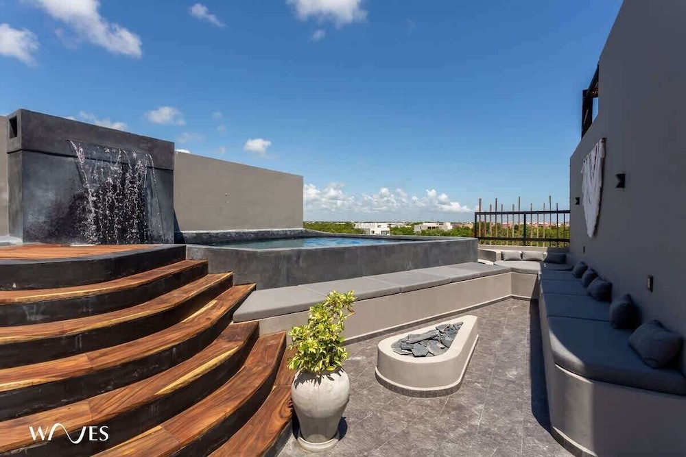 1 Br. W/park Views in Condo W/gym + Sauna + Steam