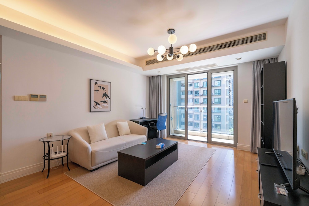 Tyms 1BR 1BA Apt Xujiahui Metro