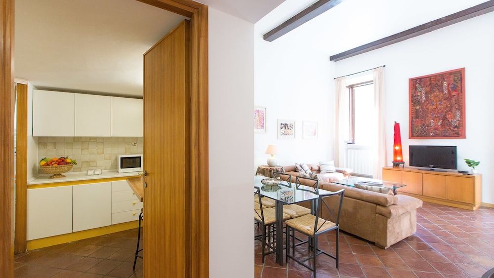Rental in Rome Bovari