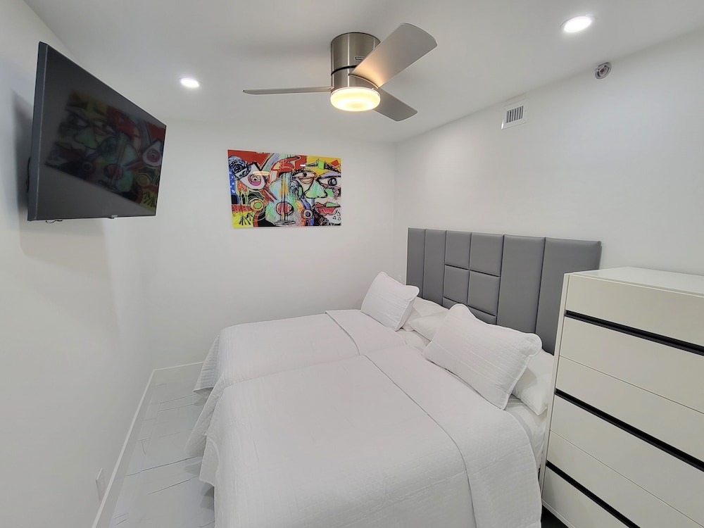 Alexander 903 4 Bedroom Apts