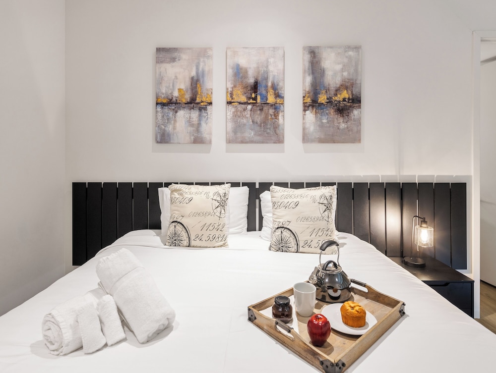 Coach House - Hot Tub - Heart of Old Town