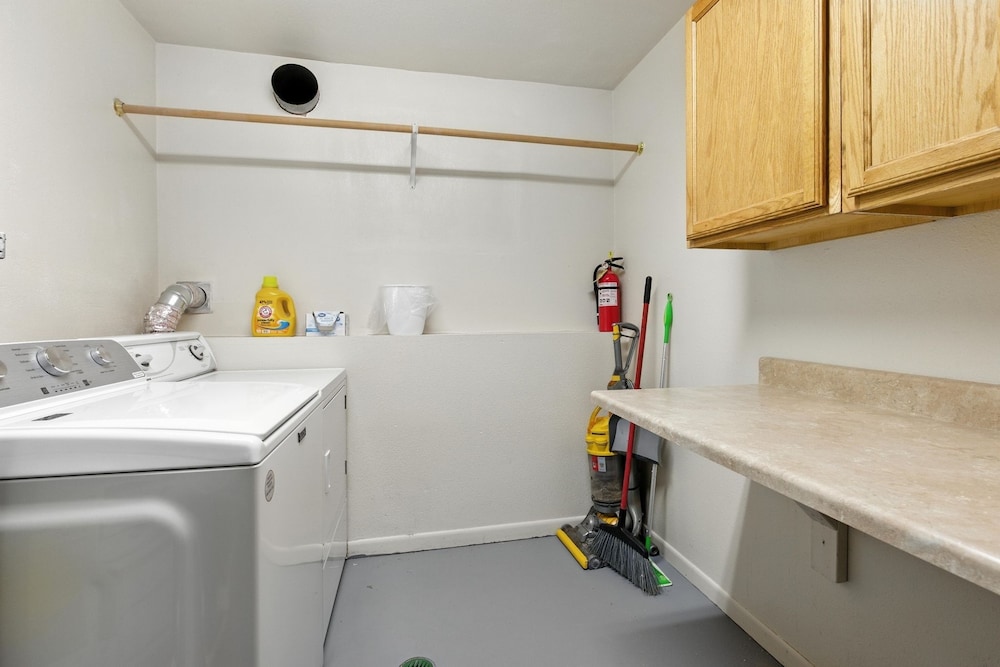 Anchorage 5br Retreat Hikes, City & Comfort 5 Bedroom Home