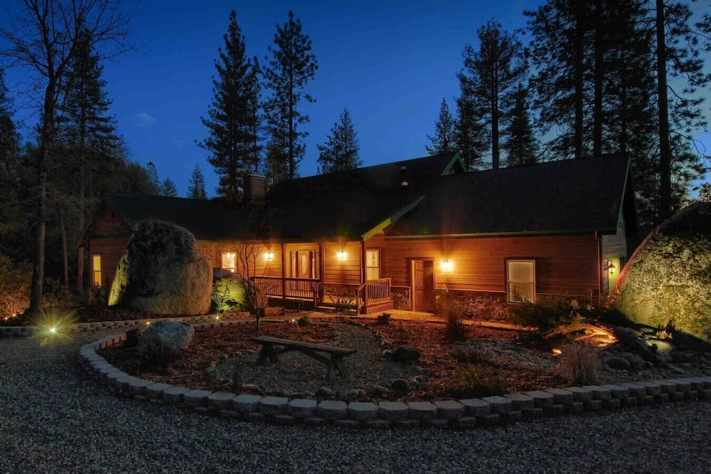 Red Tail Retreat in Mariposa