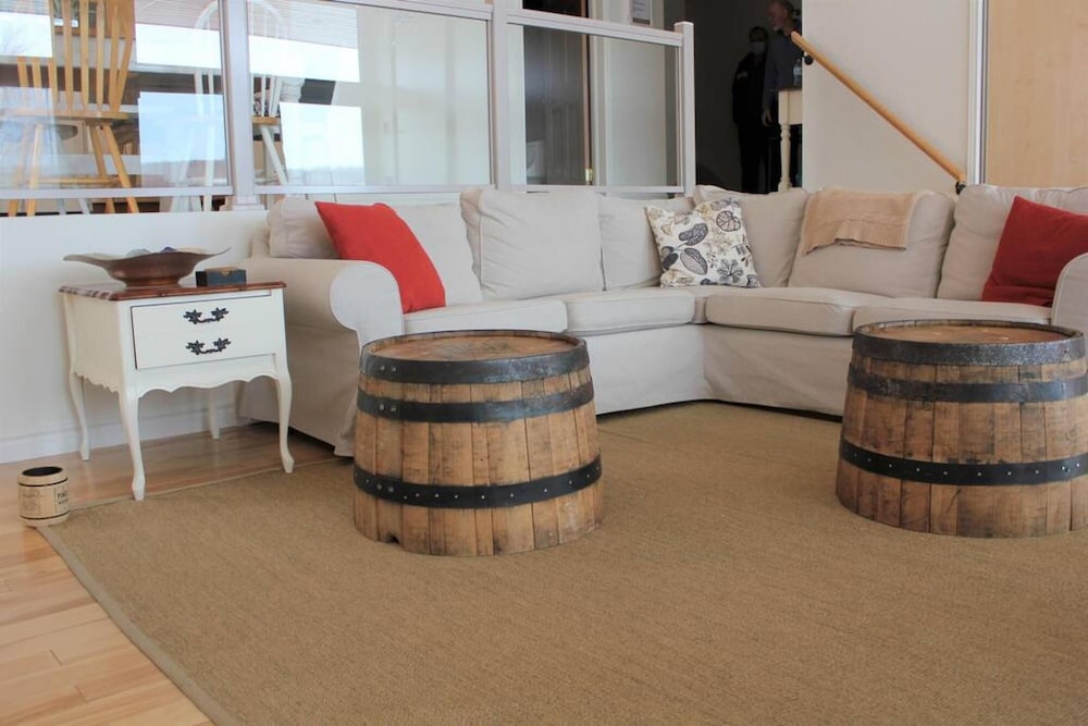 Vineyard House - Waterview Suite in Picton - Image 5