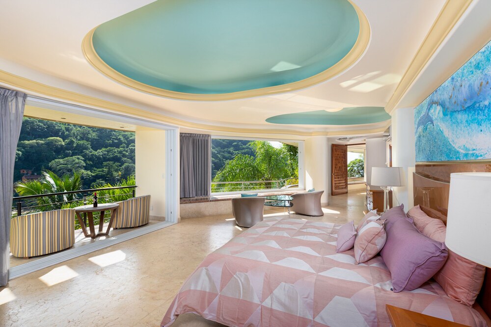 Fully Staffed, Beach Frontage Luxury Villa view 3