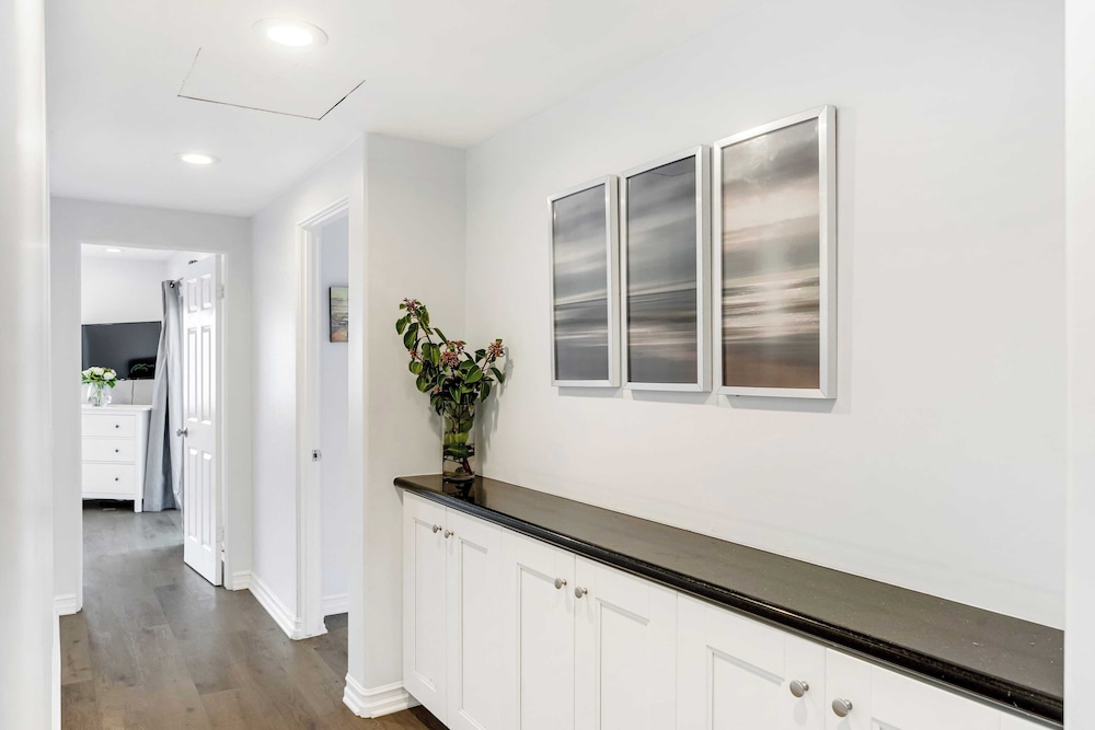Shelly by Avantstay Steps to the Beach Deck w/ Ocean Views 5bdr