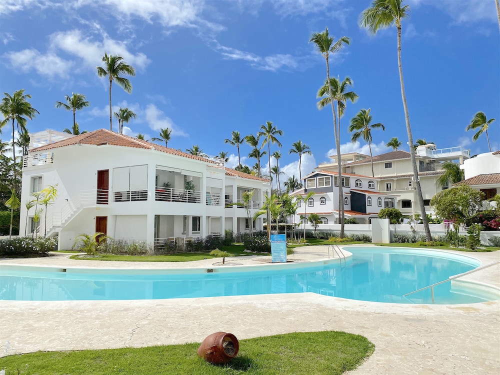 Hotel Las Terrazas VIP Pool Beach Club & Spa - Image 1