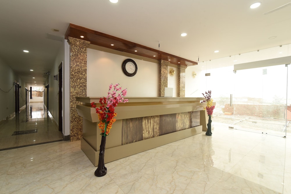 Lobby & Reception
