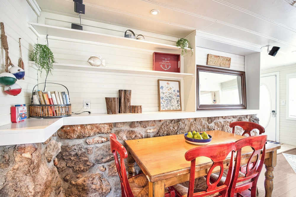Lakefront Oasis With Skylights & Covered Boat Slip For Extra Adventure