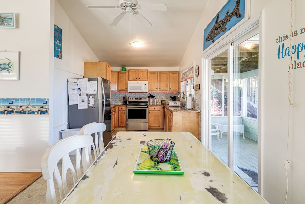 Oceanfront Gem w/ Rooftop Deck: Steps to Sand