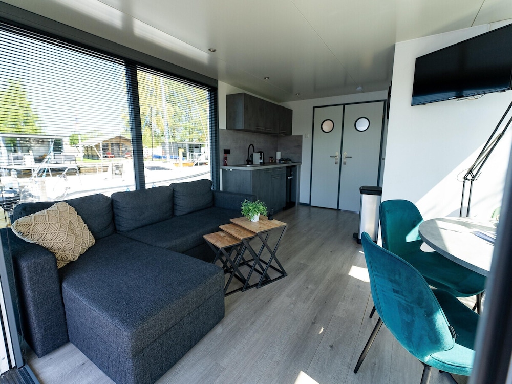 Houseboat in Heeg With Stunning Marina Views