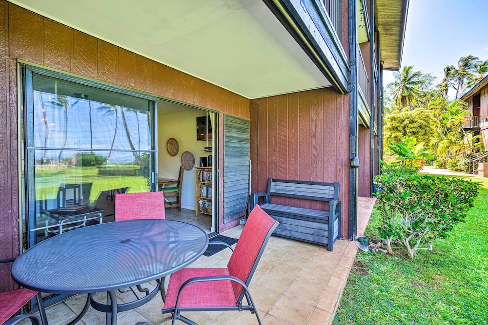 Kaunakakai Escape: Heated Pool & Beach Access