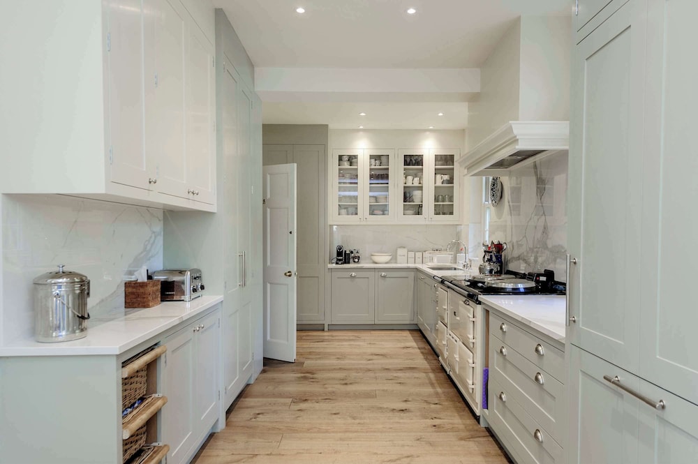 Beautiful Family Home w Garden Pool - Wimbledon