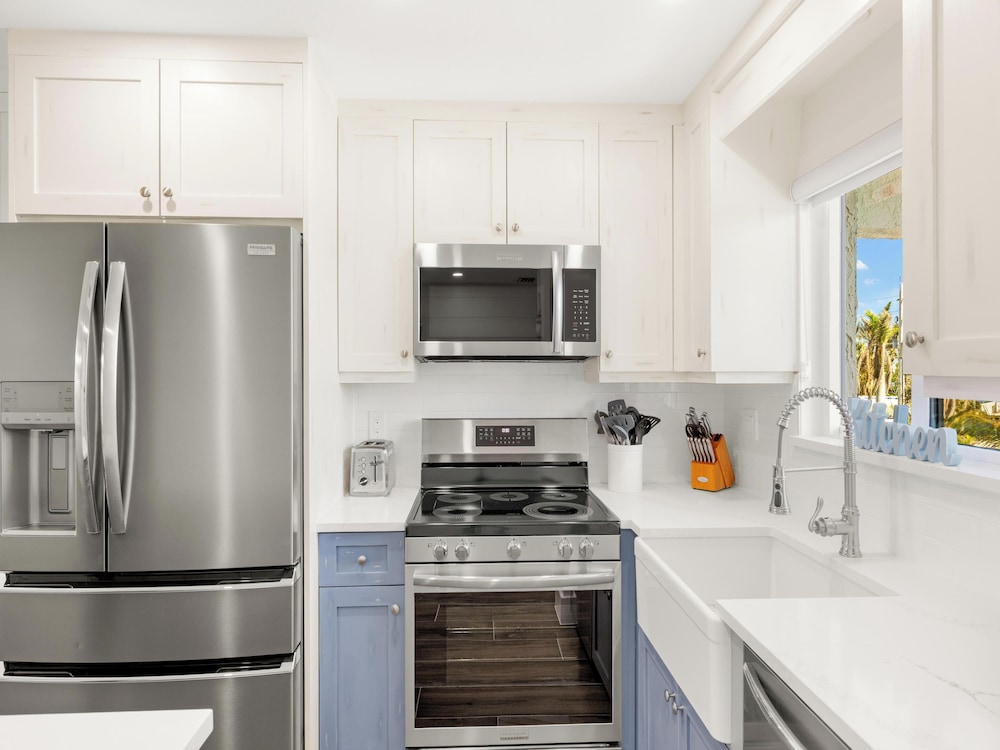 Seaside 2 by Distinctive Beach Rentals