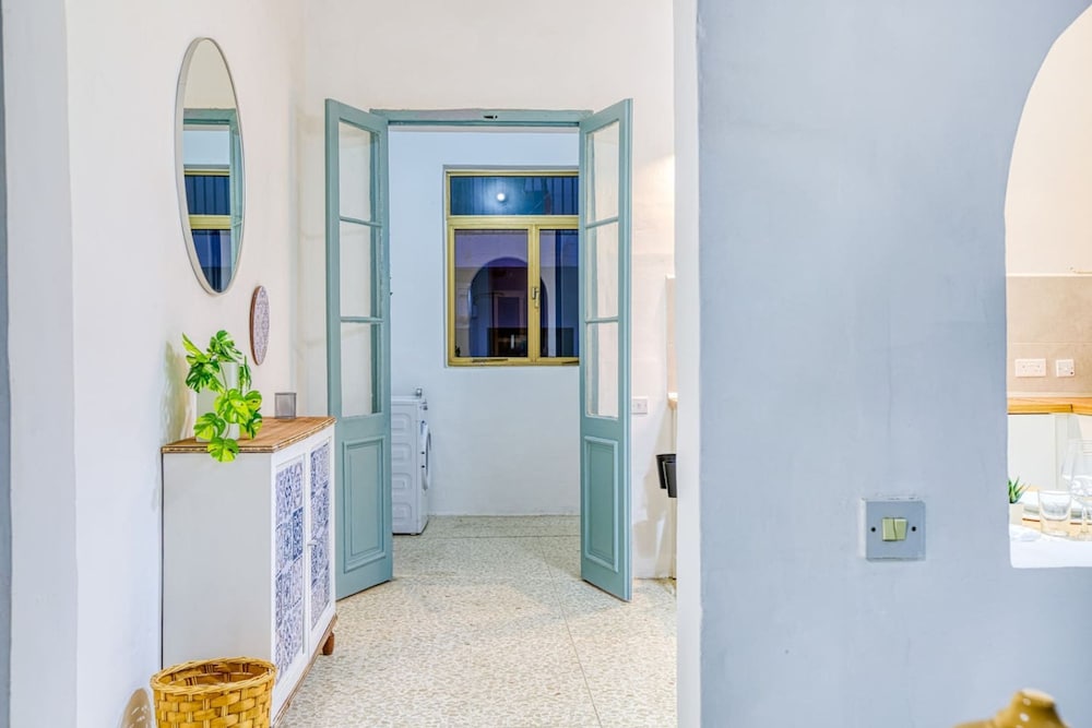 Lilly the Traditional Maltese Townhouse in Sliema