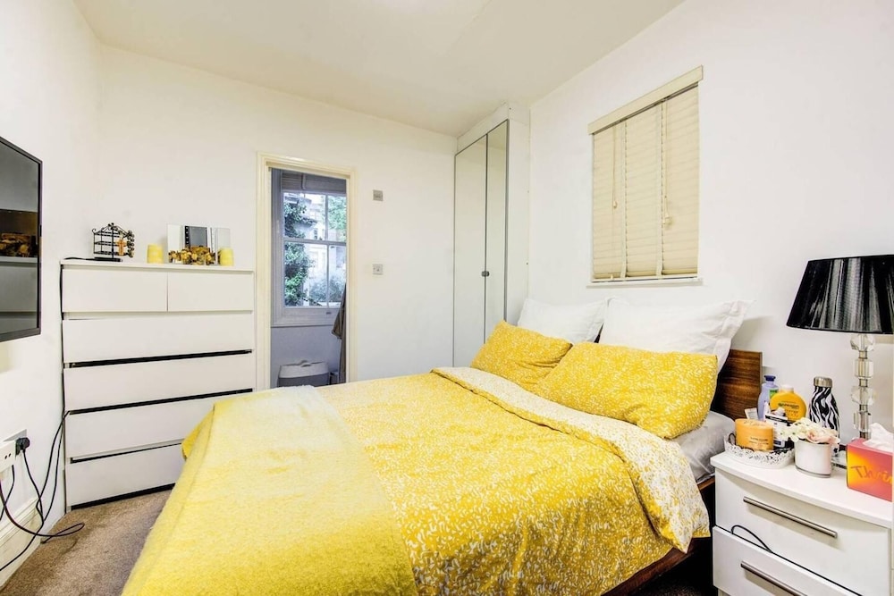 Apartment - Sleeps 2- Internet- 93 Walking Score