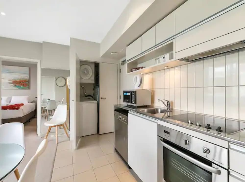 Beautiful 2BR - Pool, Gym & Parking Zodiak Stays view 5