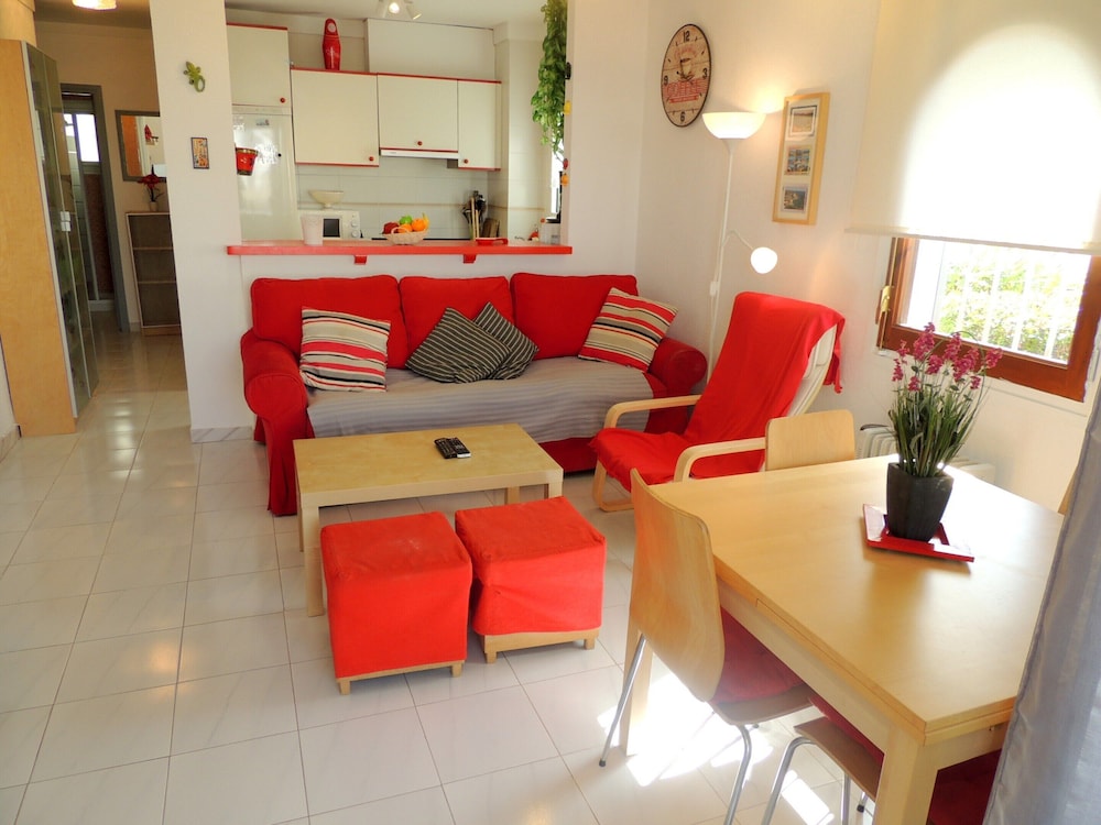 Apartment by Roses Beach With Pool