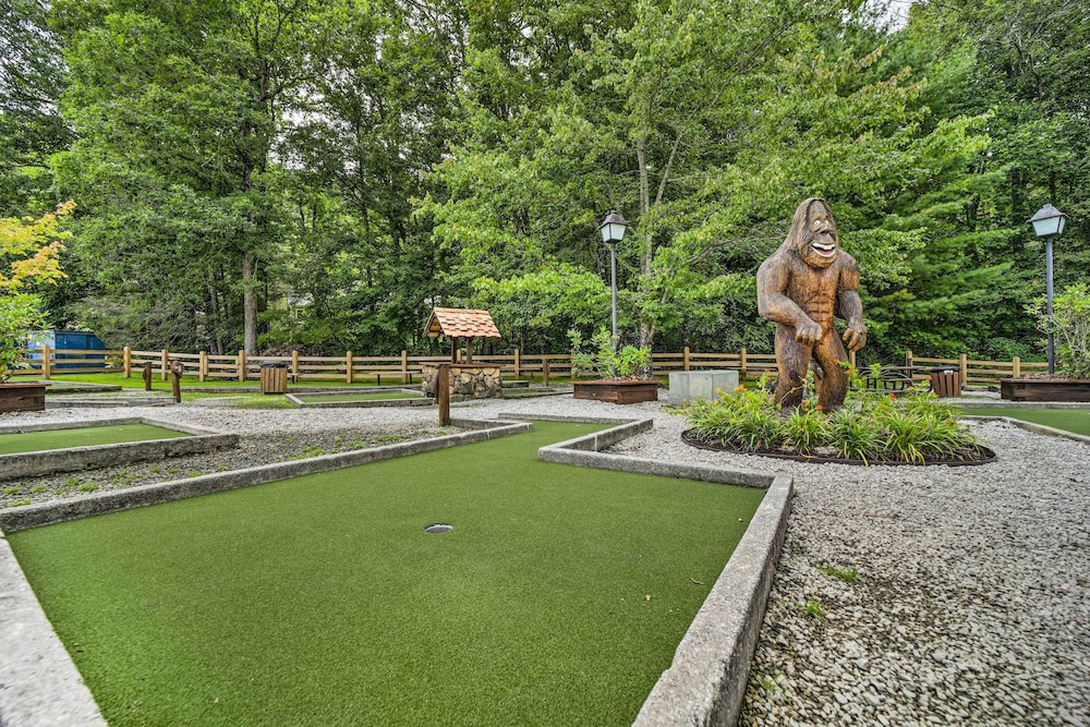 Newly Renovated: Pet-friendly Sapphire Retreat!