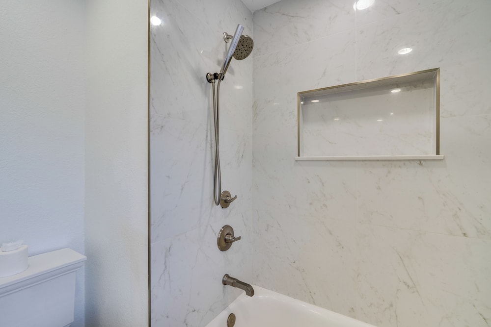 7 Mi Fort Myers Beach: Luxe 'mai Tai Villa'