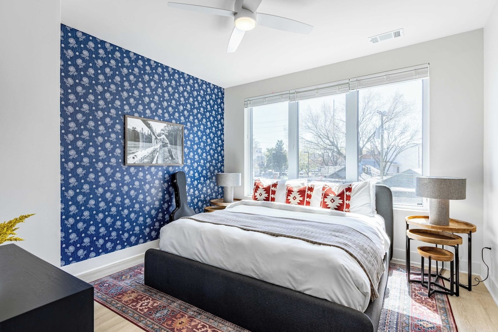 Sleeps 24, 2 Units Mins to Downtown Outrider by Avantstay