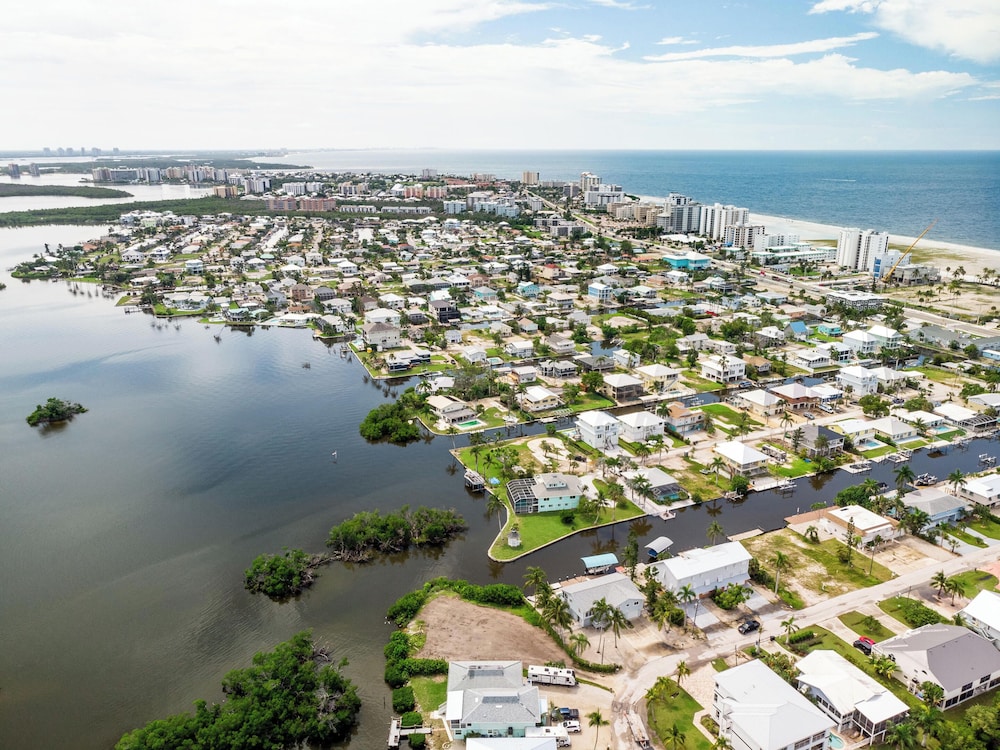 Dolphin Bay by Distinctive Beach Rentals