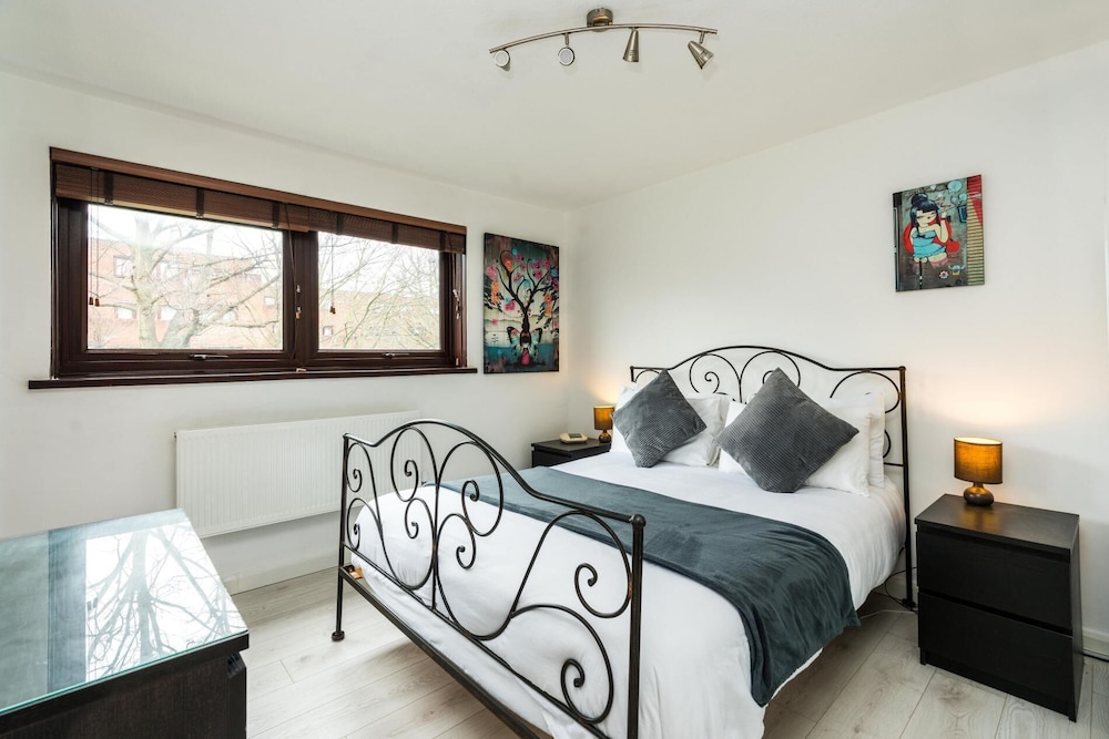 Luxury Islington Apartment with Balcony