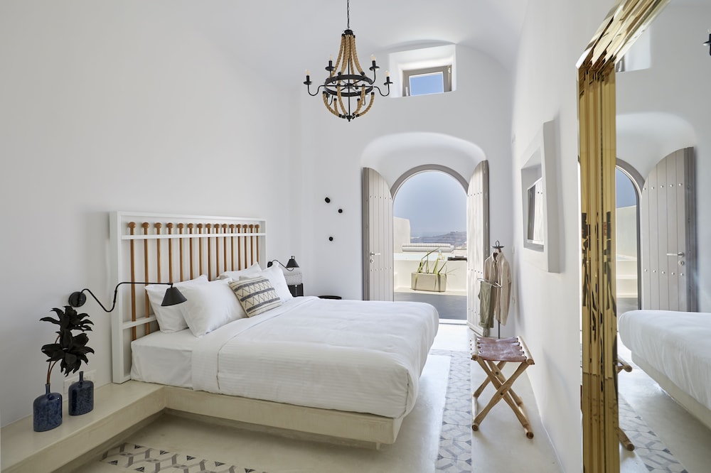 White and Co. La Torre Suites