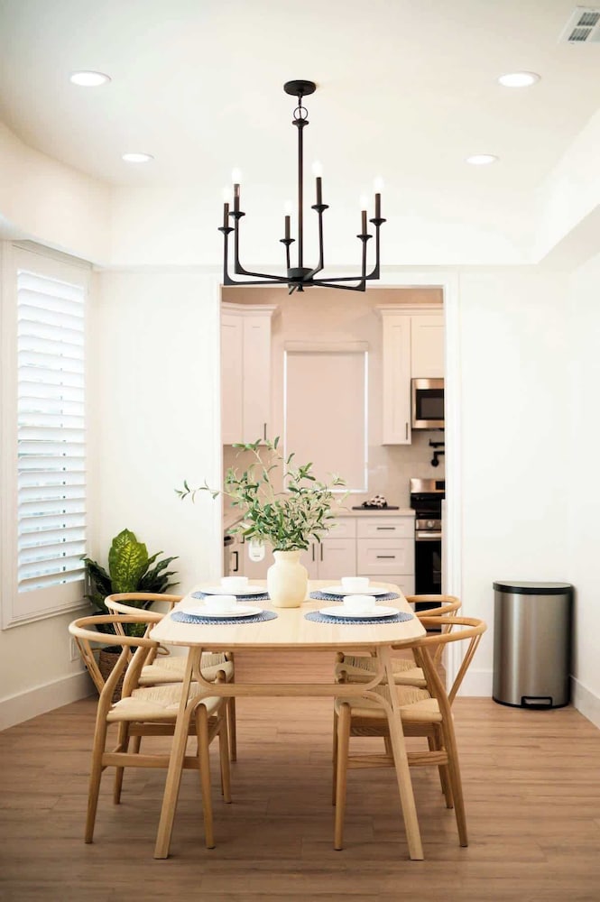Cozy Retreat Near Downtown Perfect for Families