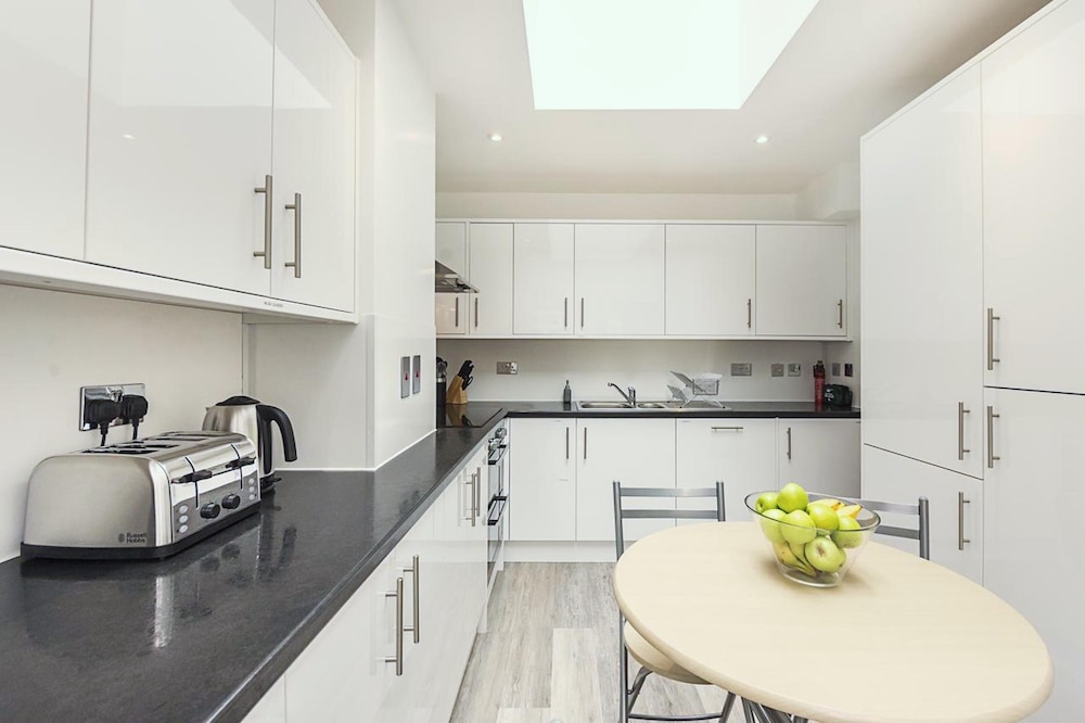 Toynbee Street Ro 6 · Nice Room On Toynbee Street