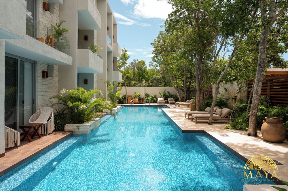 NHOA 111A 2BR Condo Pool access