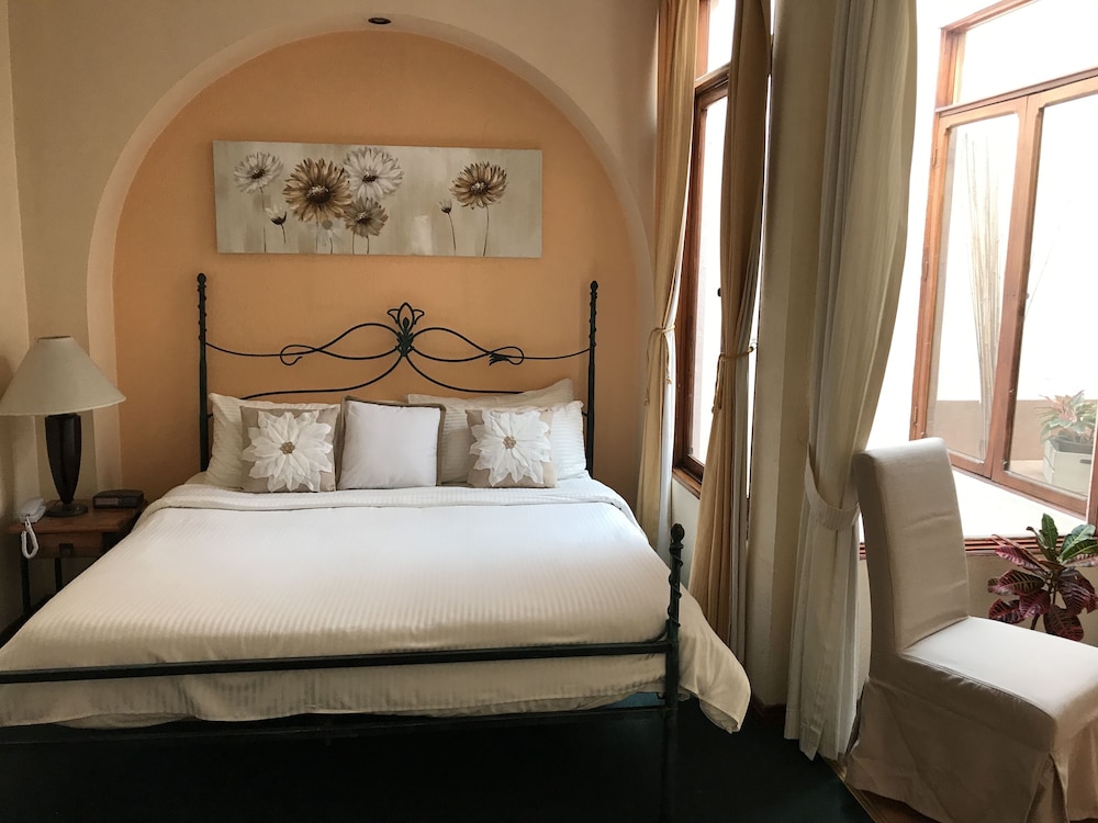 Hotel Fleur De Lys - Property Image 38