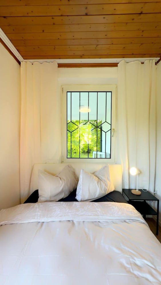 Cozy Garden Villa near Danube For 16P