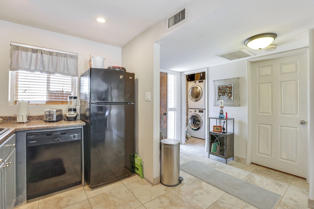 8 Mi to TPC Scottsdale: Quiet Condo w/ Pool Access