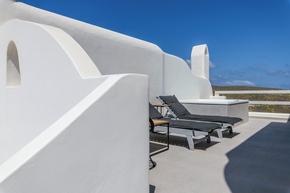 Mykonist Merchia Beach Villas & Suites