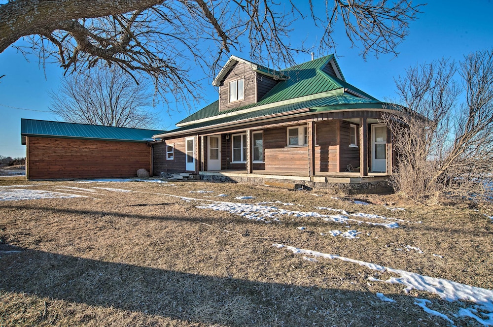 Rural Powersville Retreat w/ Lake Access & Porch!