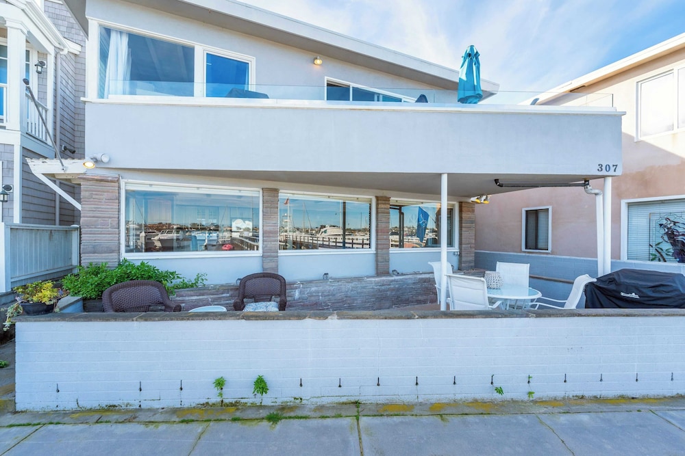 Sleeps 18 Dock, Walk to Beach, Balboa Fun Zone & Dining Edgewater Place